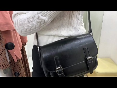 ❤️ Masturbasyon piblik nan jenn femèl FeralBerry ak yon gode nan sal la Fitting ❤️ Super sèks nan pònografi ht.teatroporno.ru ❌️❤